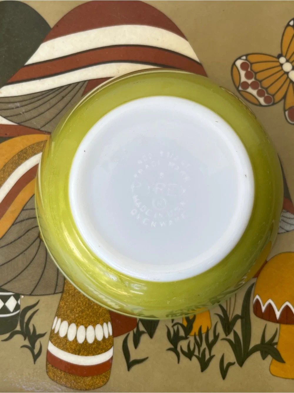 Vintage Pyrex 402 Verde Lime Green Mixing Bowl 1.5 QT Retro Milk Glass